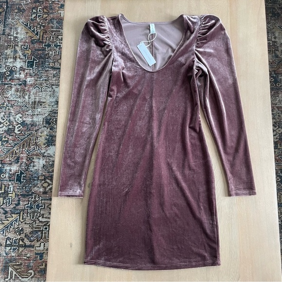Gentle Fawn Velvet Long Sleeve Dress in Rich Mauve - Picture 3 of 10